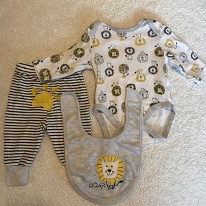 0-3M Matching pant, onesie and bib outfit